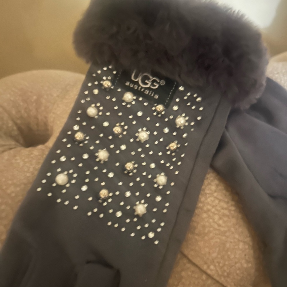 Nwt Ugg Soft Stretchy, Comfortable, Touchscreen A… - image 2